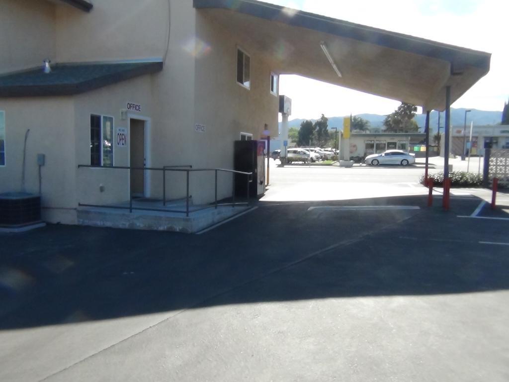 Desert Inn Motel Corona Zewnętrze zdjęcie